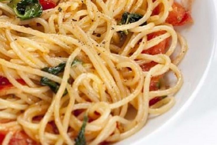 Linguini med bagte tomager og spinat